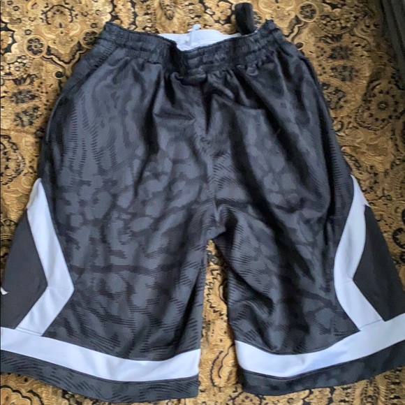 Jordan boys shorts M - Picture 3 of 3